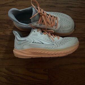 Altra Torin Women's Running Shoes - White and Peach